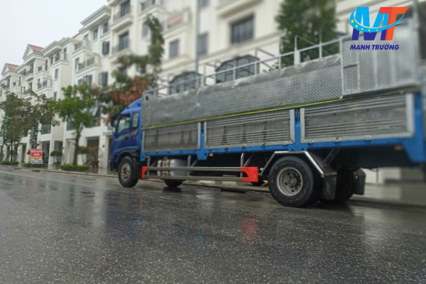 Trước khi nhận xe, khách hàng cần chắc chắn kiểm tra kỹ tình trạng xe, bao gồm hệ thống phanh, đèn chiếu sáng, gương chiếu hậu, lốp xe và toàn bộ các chi tiết khác.