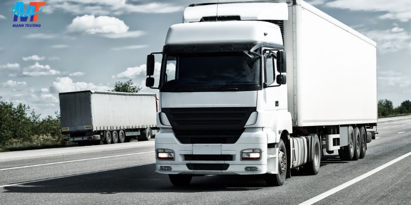 Dưới đây là bảng giá tham khảo cho dịch vụ xe tải 10 tấn vận chuyển thiết bị của Mạnh Trường (giá có thể thay đổi tùy theo khoảng cách, loại thiết bị và yêu cầu cụ thể):