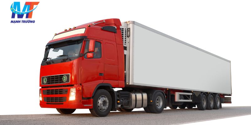 Mạnh Trường sở hữu dàn xe tải 10 tấn đời mới, được bảo dưỡng định kỳ, đảm bảo vận hành ổn định trên các cung đường dài. Các loại xe bao gồm thùng kín, thùng lửng, và thùng bạt, phù hợp với từng loại hàng hóa