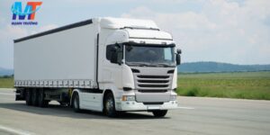 Xe tải 10 tấn là loại phương tiện lý tưởng cho các chuyến hàng hóa nặng, cồng kềnh trên các tuyến đường dài. Dưới đây là những ưu điểm nổi bật: