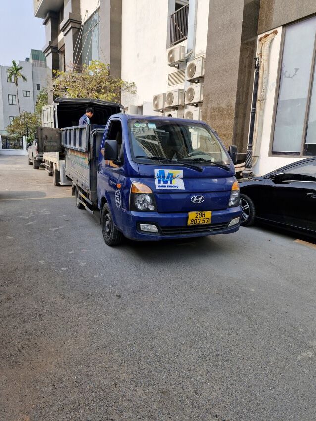 Dưới đây là bảng giá tham khảo cho các loại hình dịch vụ taxi tải tại Hà Nội. Lưu ý: Giá có thể thay đổi tùy thuộc vào khoảng cách, khối lượng hàng hóa và thời điểm vận chuyển.