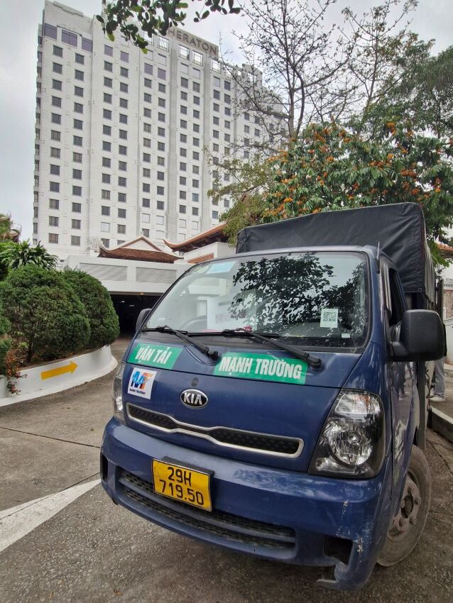 Xe tải 5 tạ là loại xe có tải trọng nhỏ, chở được khoảng 500kg hàng hóa. Với kích thước gọn gàng, linh hoạt di chuyển trong nội thành, loại xe này rất phù hợp cho các mục đích như: